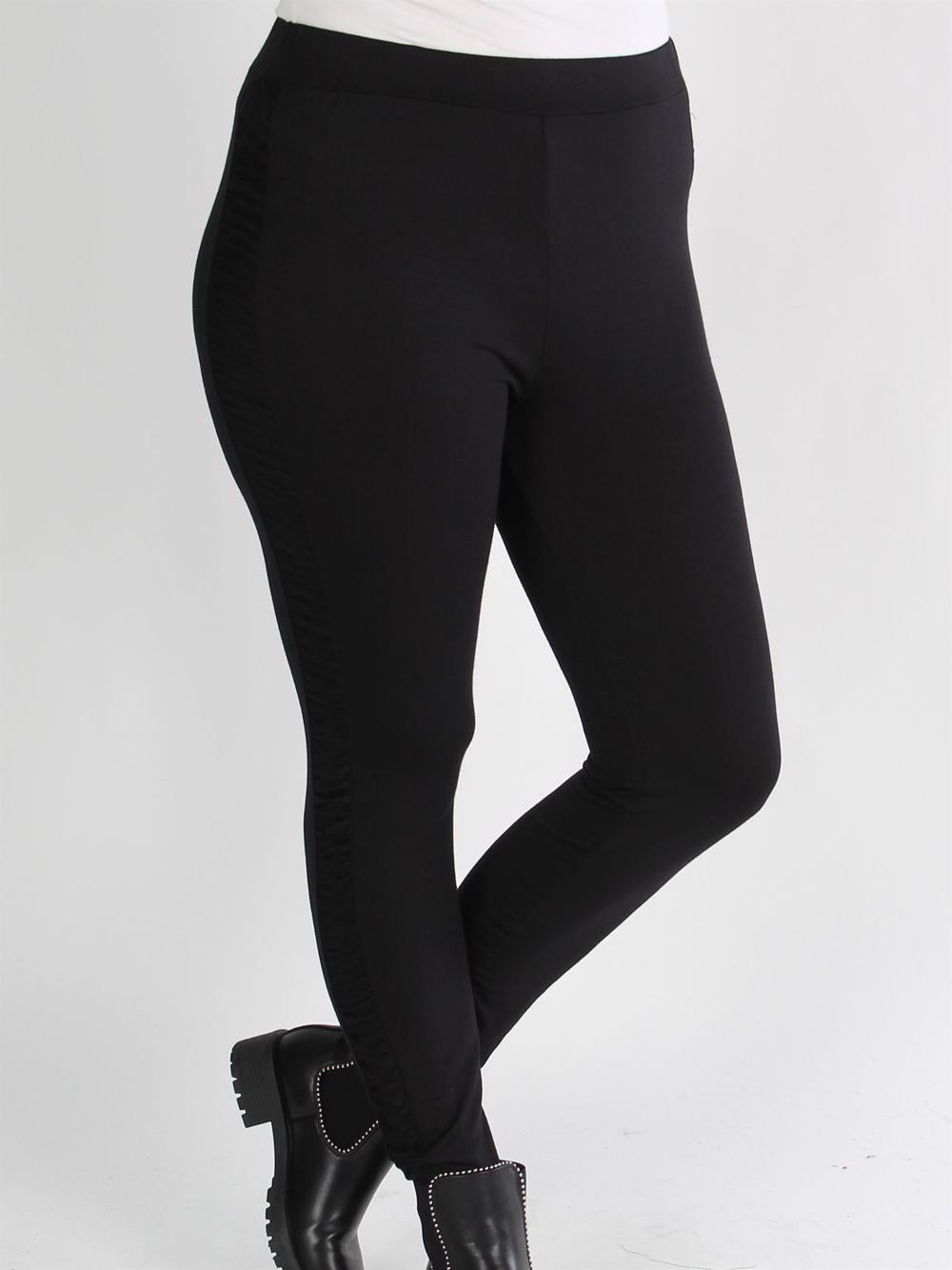 Sassari - Sorte bløde leggings med ruche ned langs benene